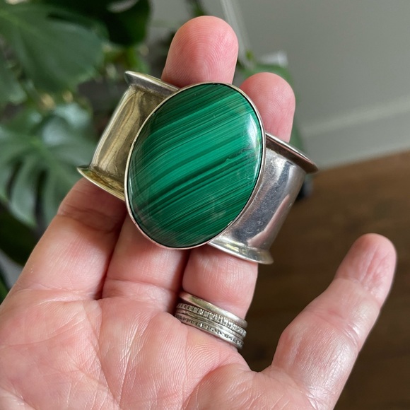 Vintage sterling silver and Malachite cuff bracelet, Navajo stamped initials RBJ - Picture 3 of 13